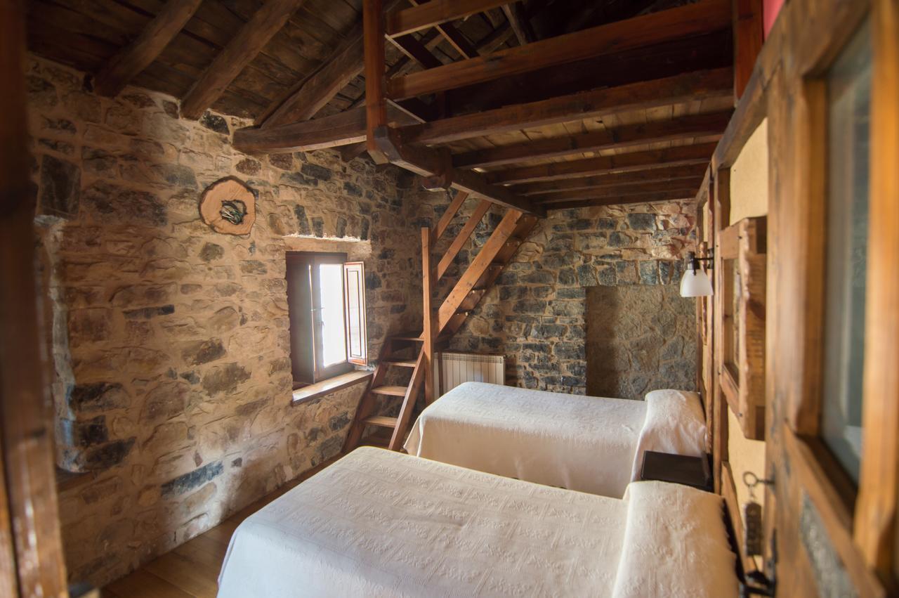 Casa Rural La Catedral De La Montana Guest House Lois Bagian luar foto