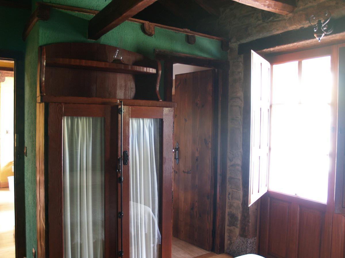 Casa Rural La Catedral De La Montana Guest House Lois Bagian luar foto