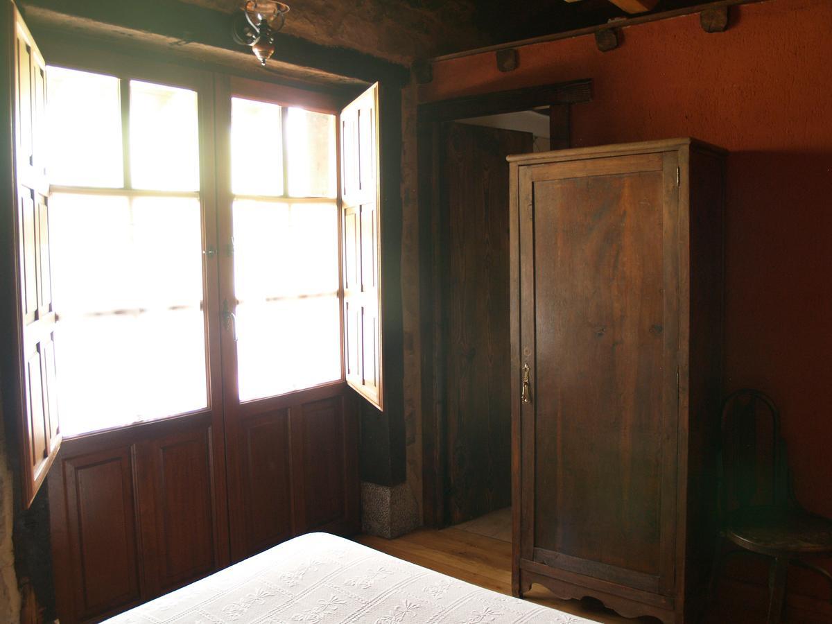 Casa Rural La Catedral De La Montana Guest House Lois Bagian luar foto